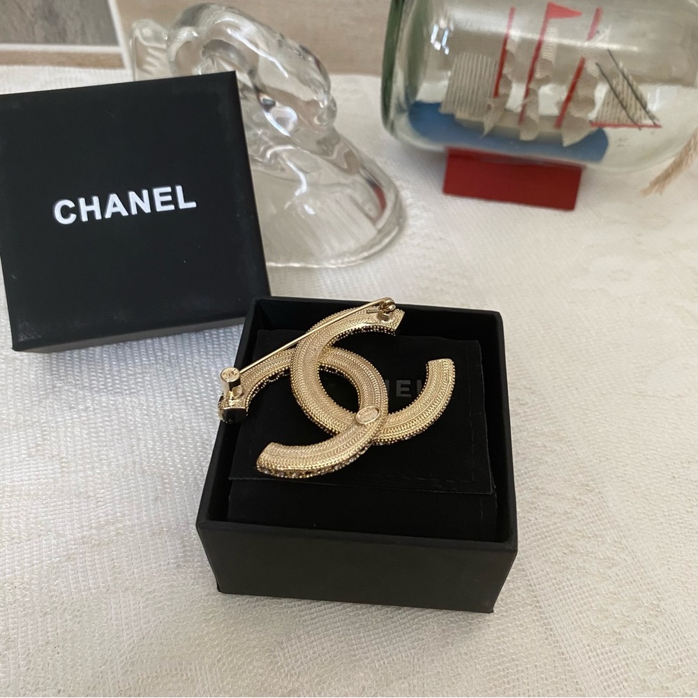 Chanel Women's Gold Crystal Brooch - Picture 5 of 8